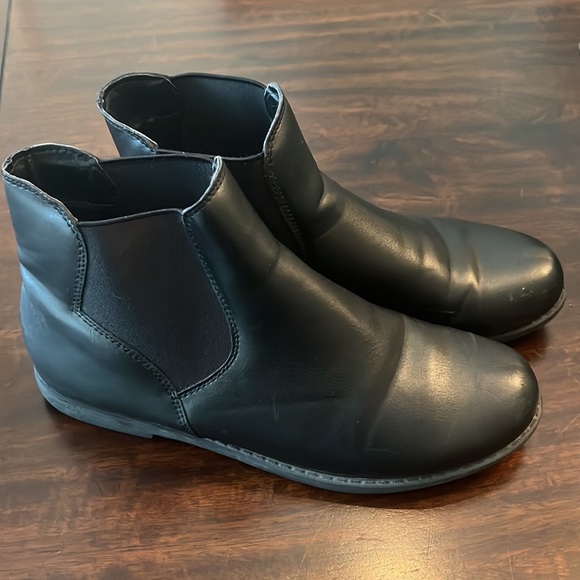 Krush black slip on booties, woman’s size 5, - Picture 2 of 5